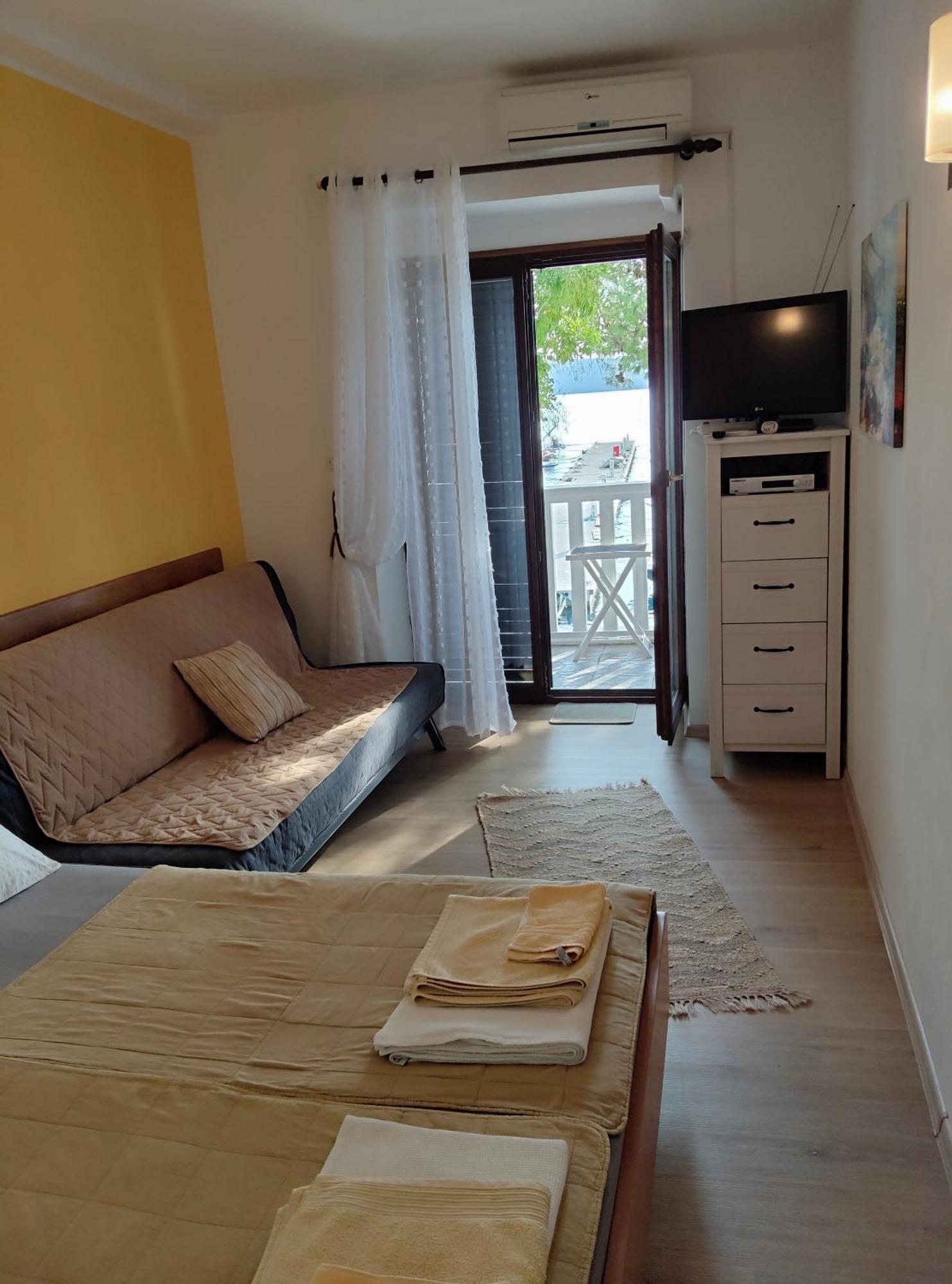 Apartmani Dea Jadranovo Zewnętrze zdjęcie